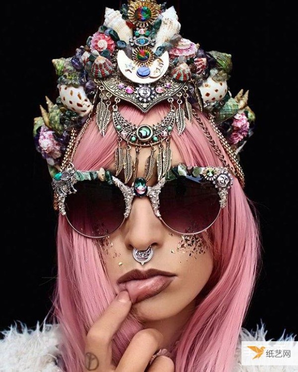 A 27-year-old Australian gardener creates a mermaid crown using shells and jewels