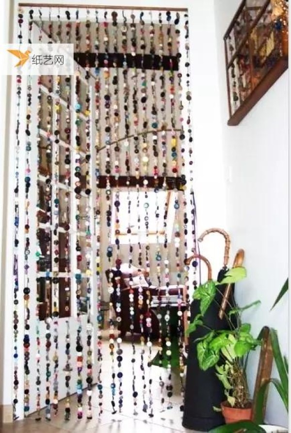 Decorative paintings made of buttons can also be very cute!