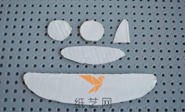 Tutorial on making cute cartoon airplanes from waste paper boxes