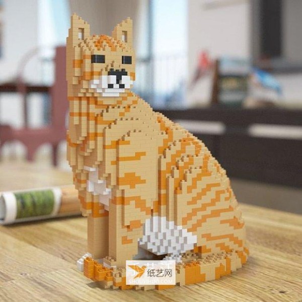 Three-dimensional cat model made of mini Lego bricks