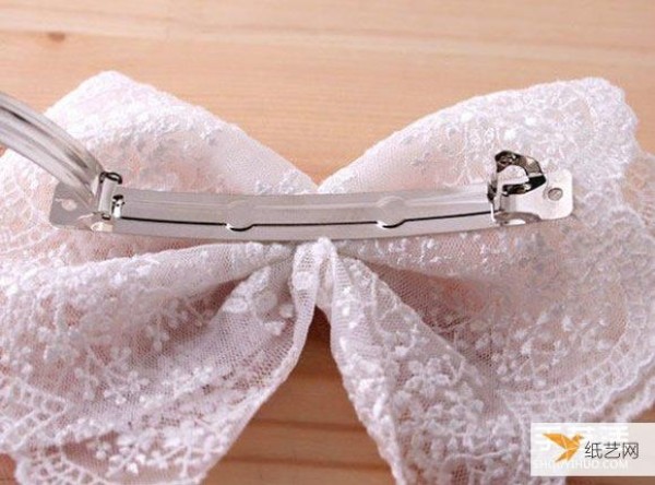 Handmade illustrated tutorial for personalized versatile lace bow hairpins