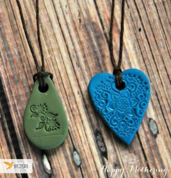 Illustrated steps on how to make full use of ultra-light clay to make a personalized polymer clay necklace