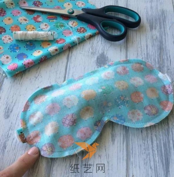 Tutorial on how to make your own cute eye mask