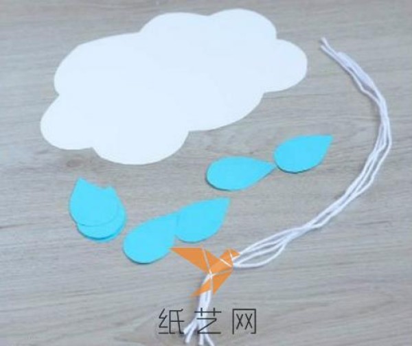 DIY tutorial for children to make rainy clouds by hand