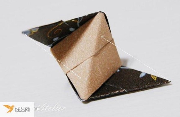 Illustration of how to fold a three-dimensional diamond-shaped origami packaging box or pendant