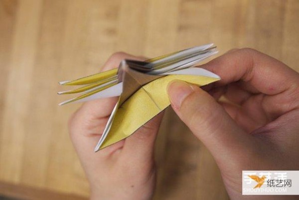 Illustration of the process of hand folding paper sunflower flowers