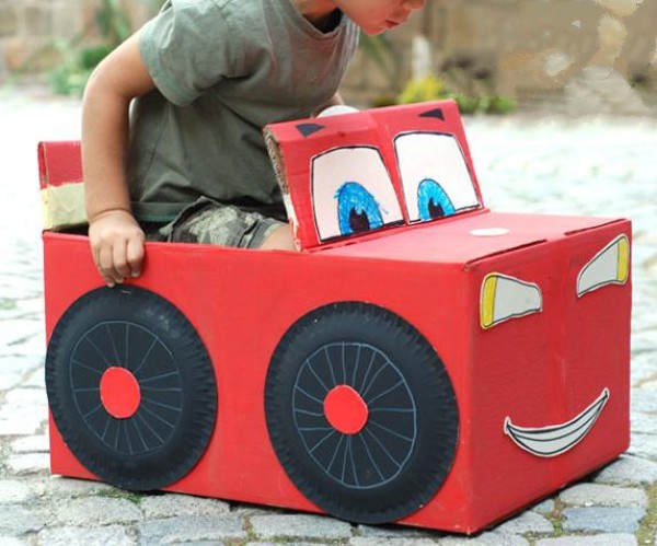 Tutorial on using old cardboard boxes to make racing toys