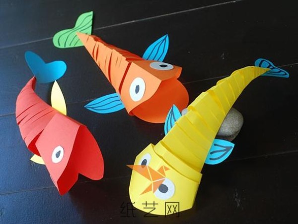 Childrens handicraft tutorial on moving cute paper-cut fish