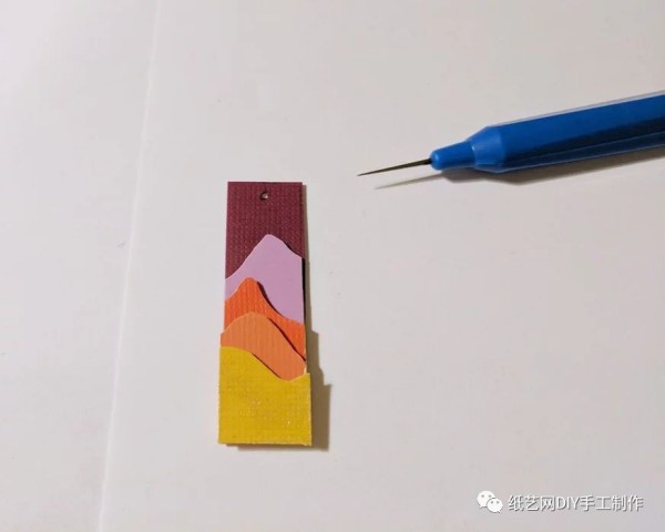 Colorful paper art earrings, never seen them? Here is a tutorial that will help you learn it at a glance!