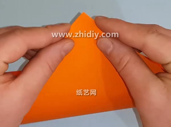 Origami making tutorial for a practical origami ashtray