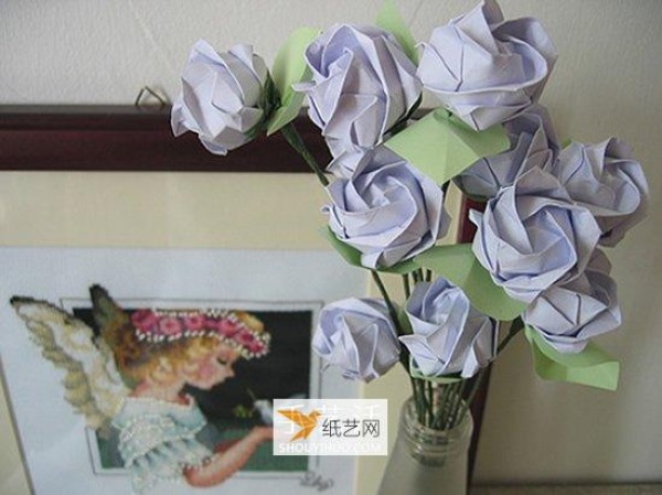 Super detailed illustration of how to fold handmade roses