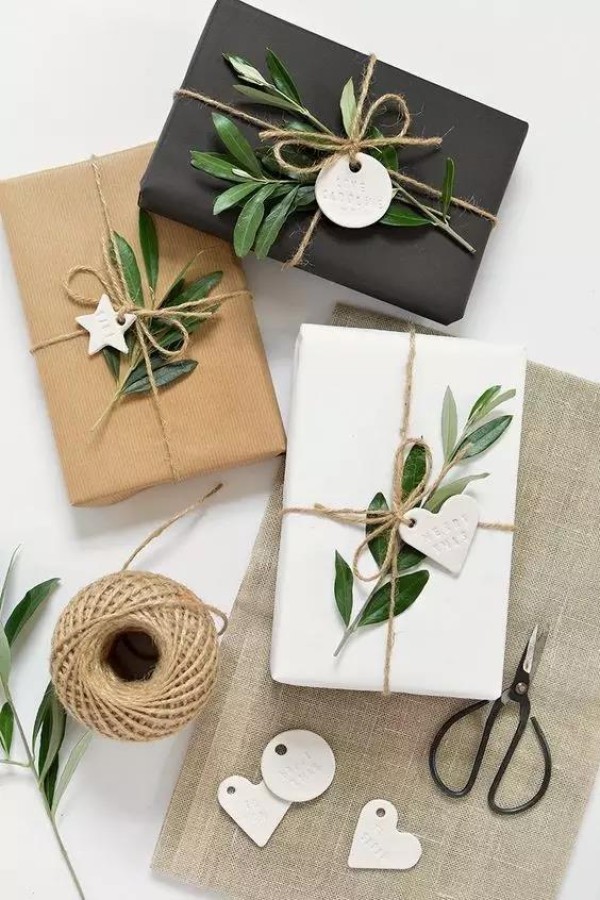 8 DIY gift wrapping tutorials to keep your gifts from running around naked!