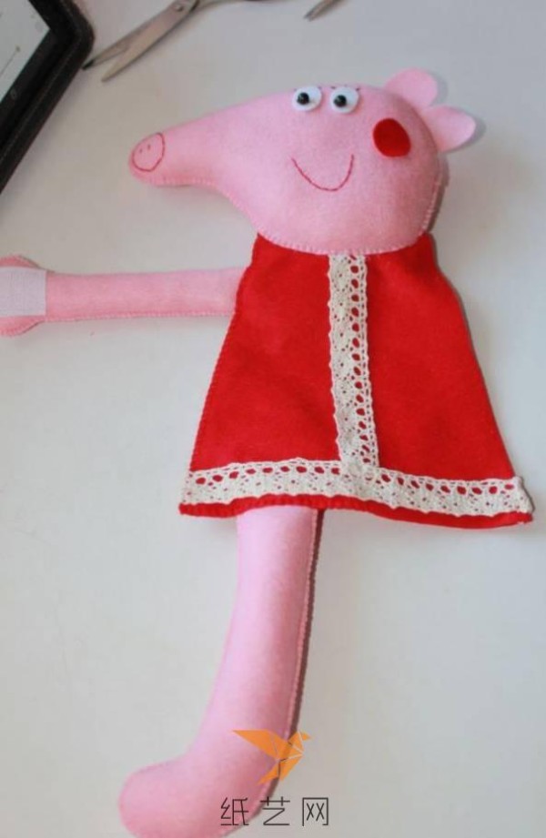 Tutorial on how to make a cute little pig doll hair tie storage