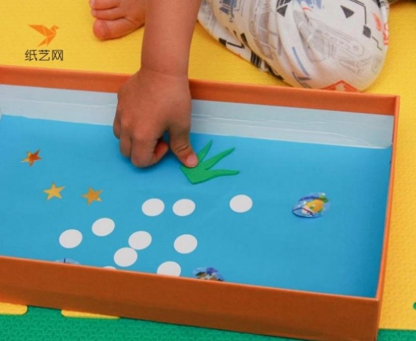 A small handicraft tutorial for children using shoe boxes to create beautiful aquariums