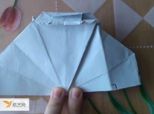 Step-by-step illustration of how to use origami to fold a cute grand piano