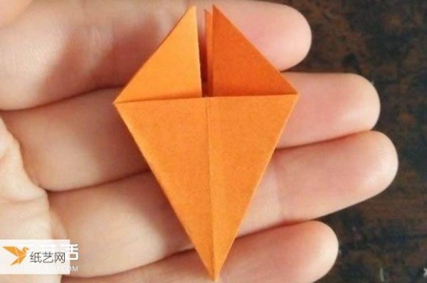 Illustration of how to fold a hollow three-dimensional rhombus