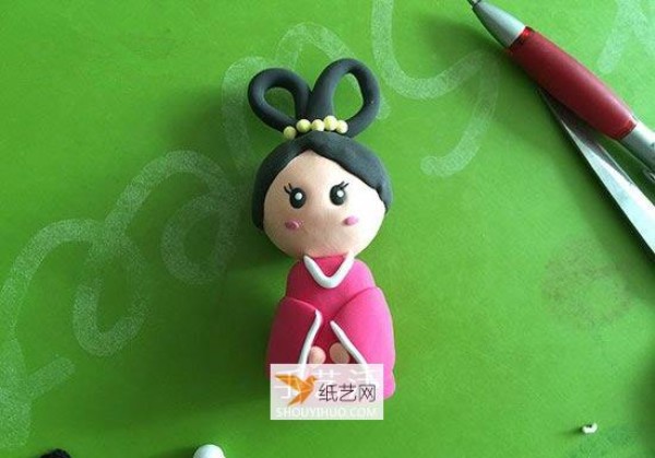 Use clay to create beautiful Chang’e dolls