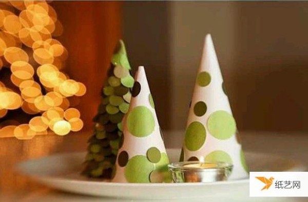 Tutorial on how to make a simple and cute little Christmas tree for toddlers