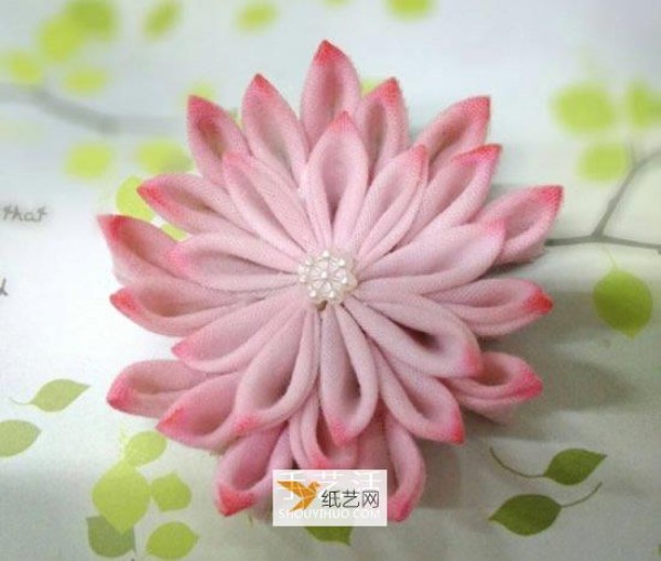 Illustration of using non-woven fabric to make lotus hairpins