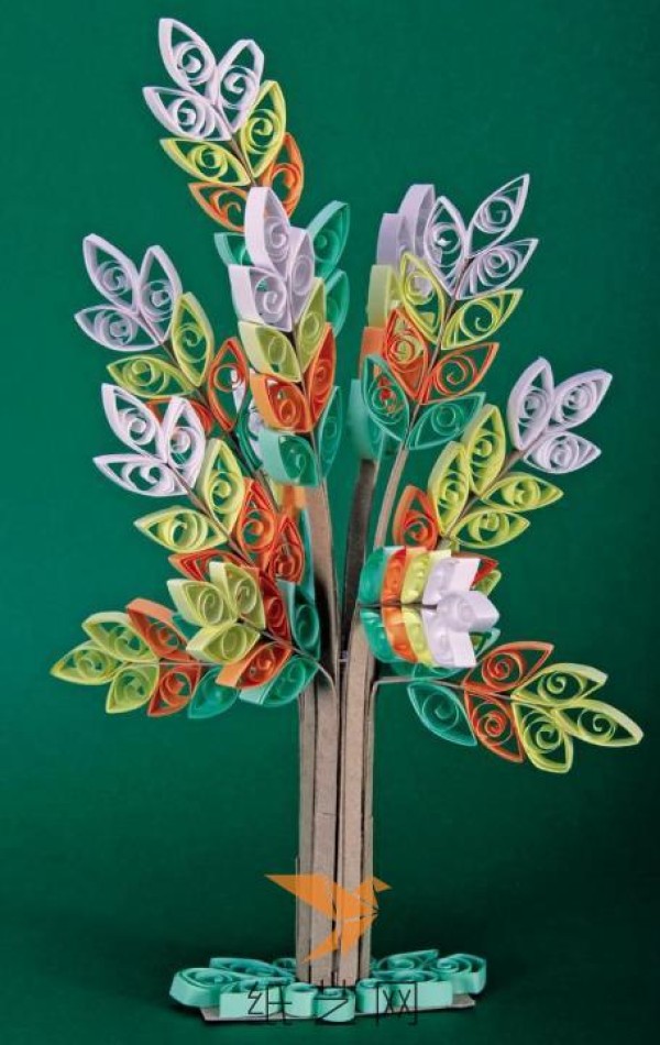 Tutorial on making beautiful paper-quilled trees for New Year decorations