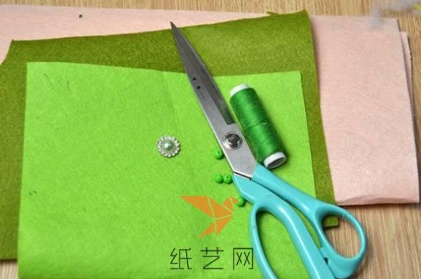 Tutorial on how to make a cute fabric four-leaf clover card holder