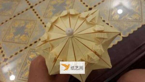 Detailed illustration of folding beautiful three-dimensional umbrella