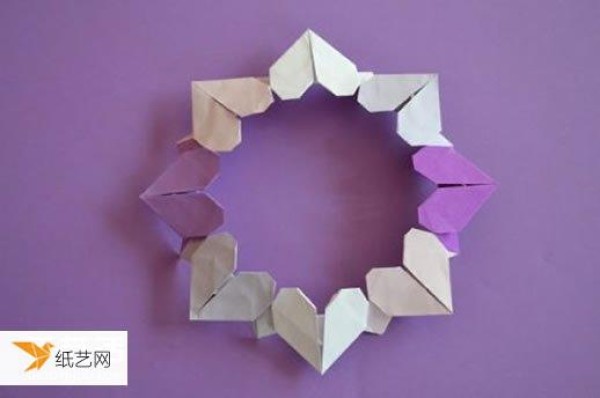 Illustration of the main steps of folding a love wreath using origami