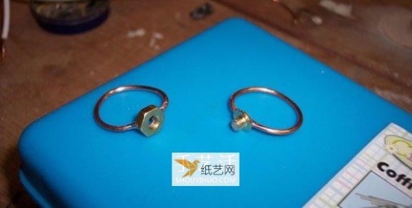 Recycle screws and nuts to make creative couple rings