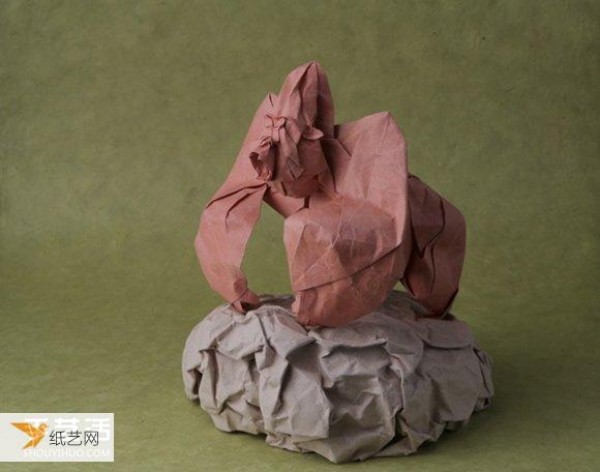 Orangutan origami tutorial demonstrated by Ruan Hongqiang—detailed folding instructions for making a realistic King Kong