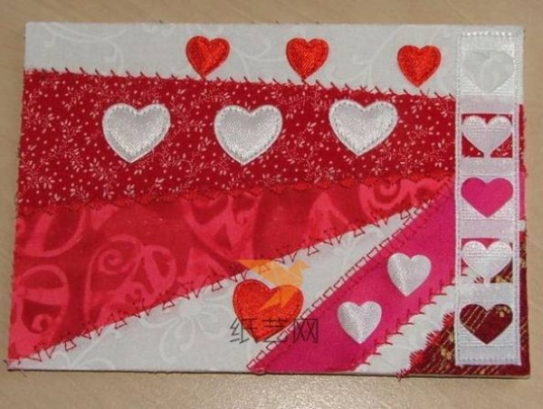 Tutorial on making sweet Valentine’s Day fabric postcards