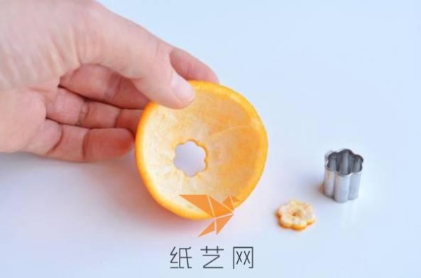 Life Tips: Tutorial for children to make small orange lanterns by hand