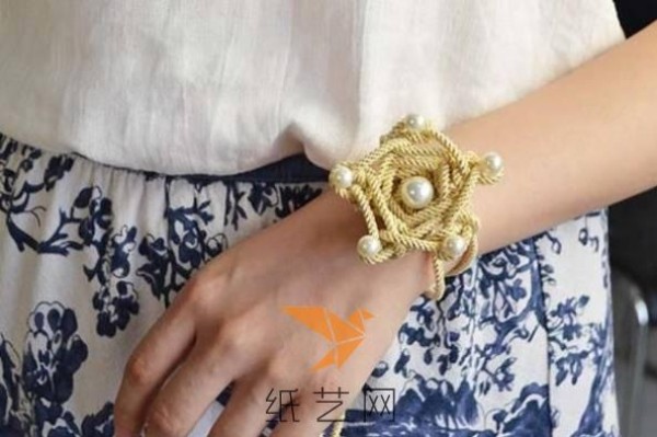 Five-pointed star braided bracelet tutorial. Bracelet as a New Year gift to give you warmth during the New Year.