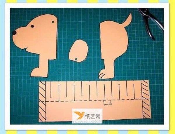 Use colored paper to make cute toy dogs