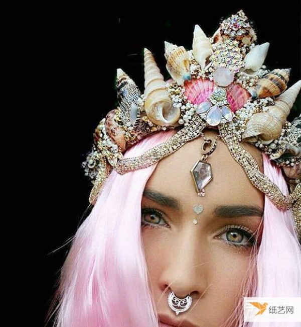 A 27-year-old Australian gardener creates a mermaid crown using shells and jewels