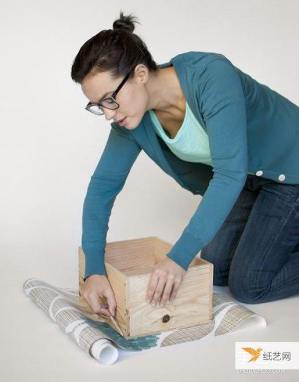 Illustration of how to use old drawers to transform into modular wall storage cabinets