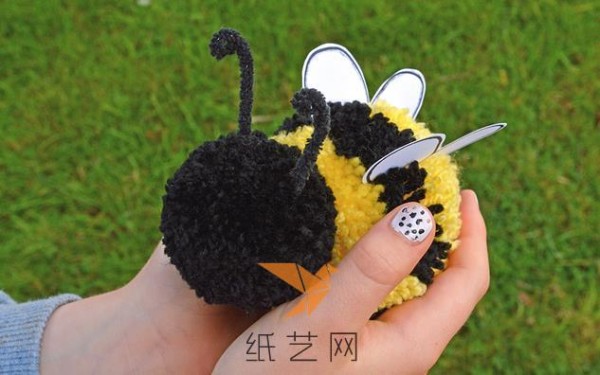 Cute handmade yarn ball bee tutorial