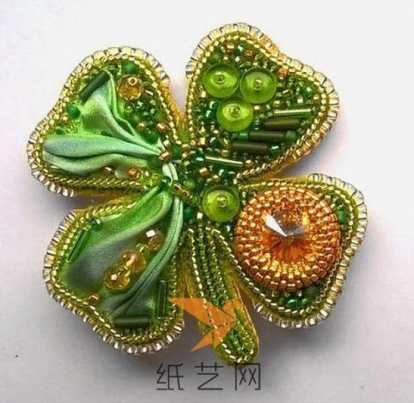 Gorgeous DIY four-leaf clover brooch making tutorial