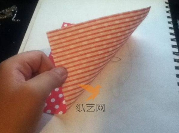 Tutorial on how to make a beautiful origami heart with a tie