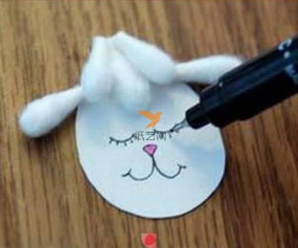 Creative DIY of a little sheep made from cotton swabs that turns waste into treasure