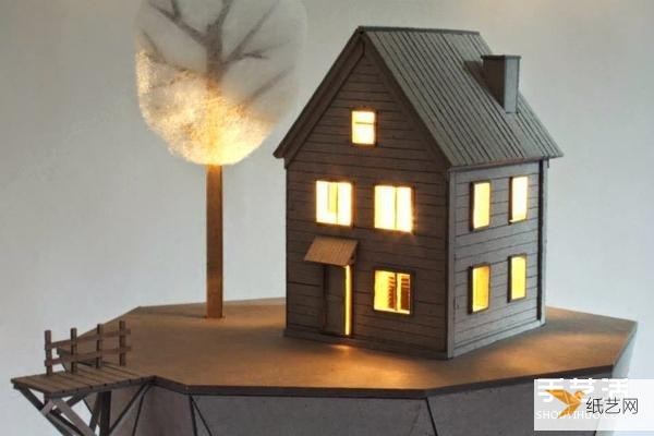 Lifelike and attractive, use thick cardboard to create a personalized cabin-shaped lampshade