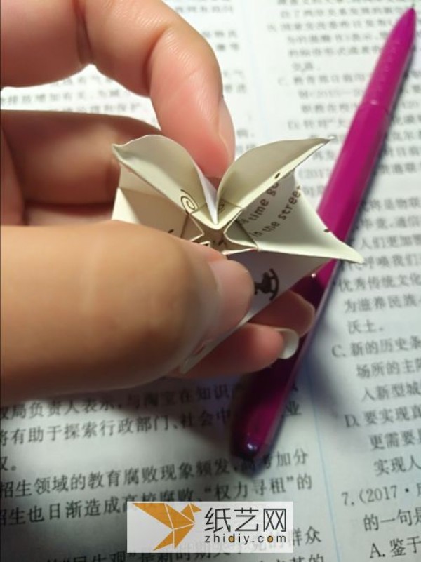 Tutorial on making beautiful origami star peach flowers for New Years origami