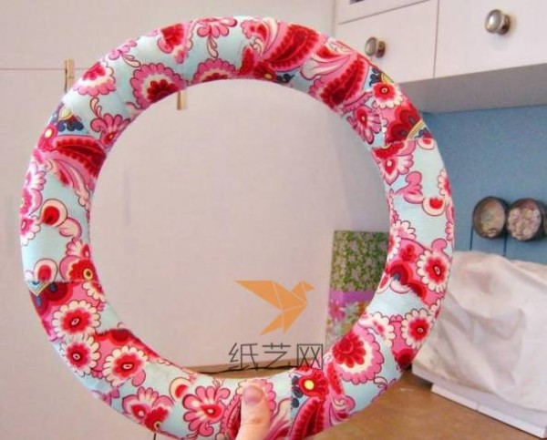 Beautiful Holiday Decoration Wreath Making Tutorial