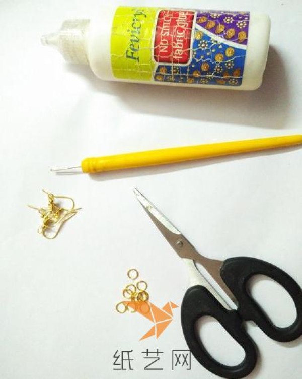 Tutorial on making cute paper penguin earrings and pendants