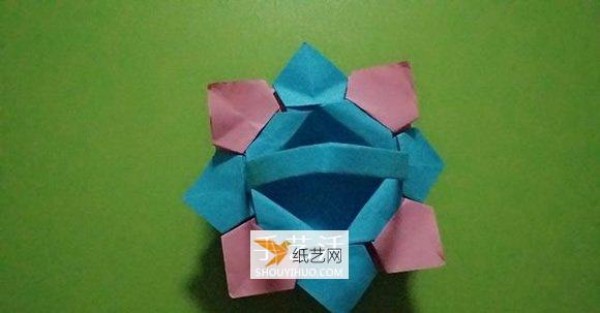 Four-step illustration of folding an octagonal flower basket using origami