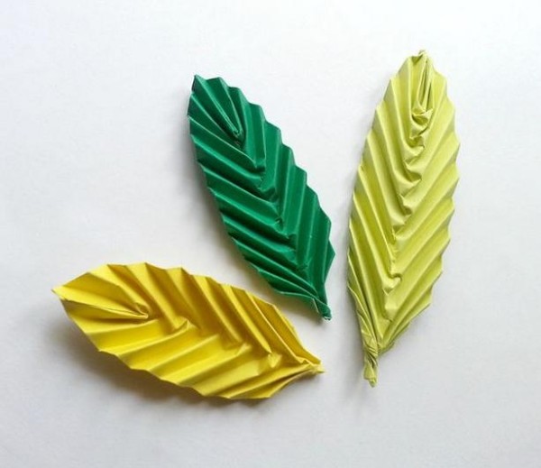 Beautiful three-dimensional origami leaf making tutorial