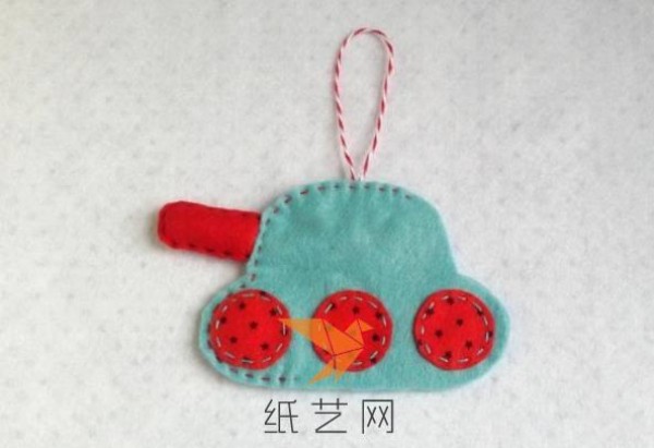 Tutorial on making cute little tank ornaments for New Year’s gift