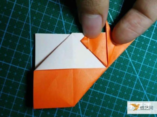 Detailed explanation of the manual method of folding a paper kingfisher tutorial.