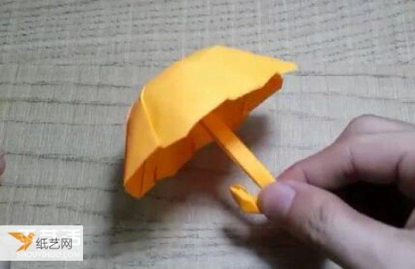 Illustrated tutorial on how to make a very small origami oil-paper umbrella