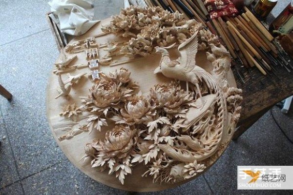 The very precious traditional Chinese Dongyang wood carving craft that has been passed down for thousands of years