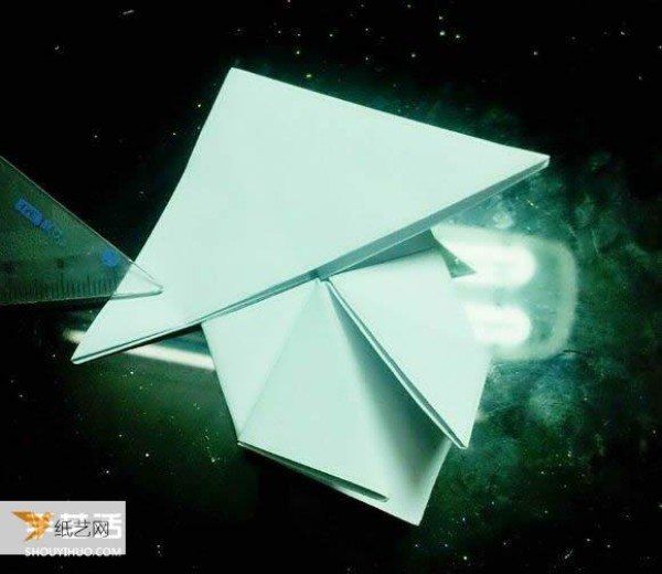 Illustration of a very beautiful hand-folded box with paper crane packaging